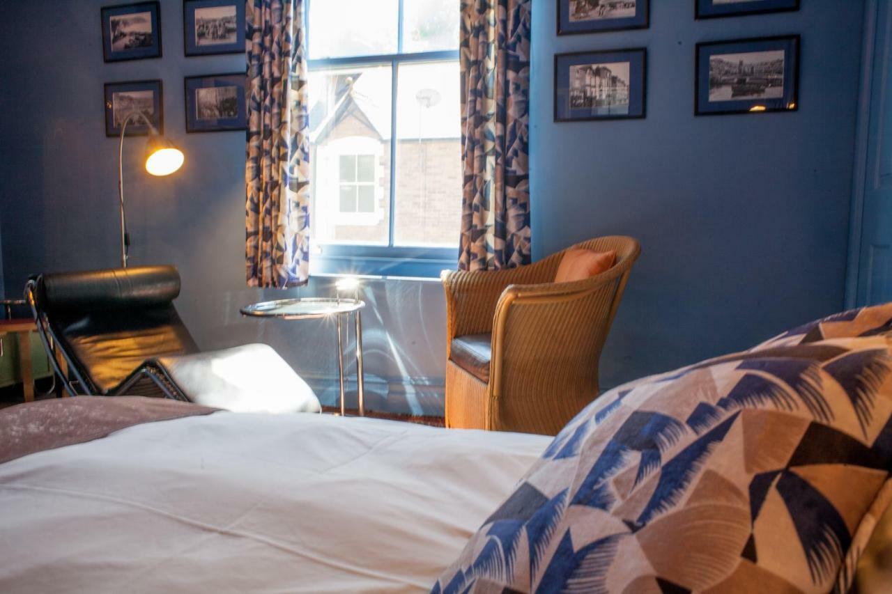Hill View House Bed & Breakfast Dartmouth Exterior photo